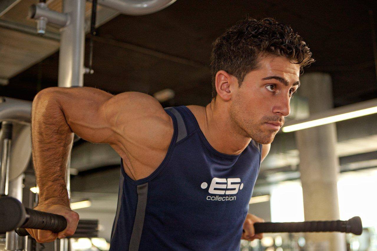 exercice musculation triceps prendre des bras