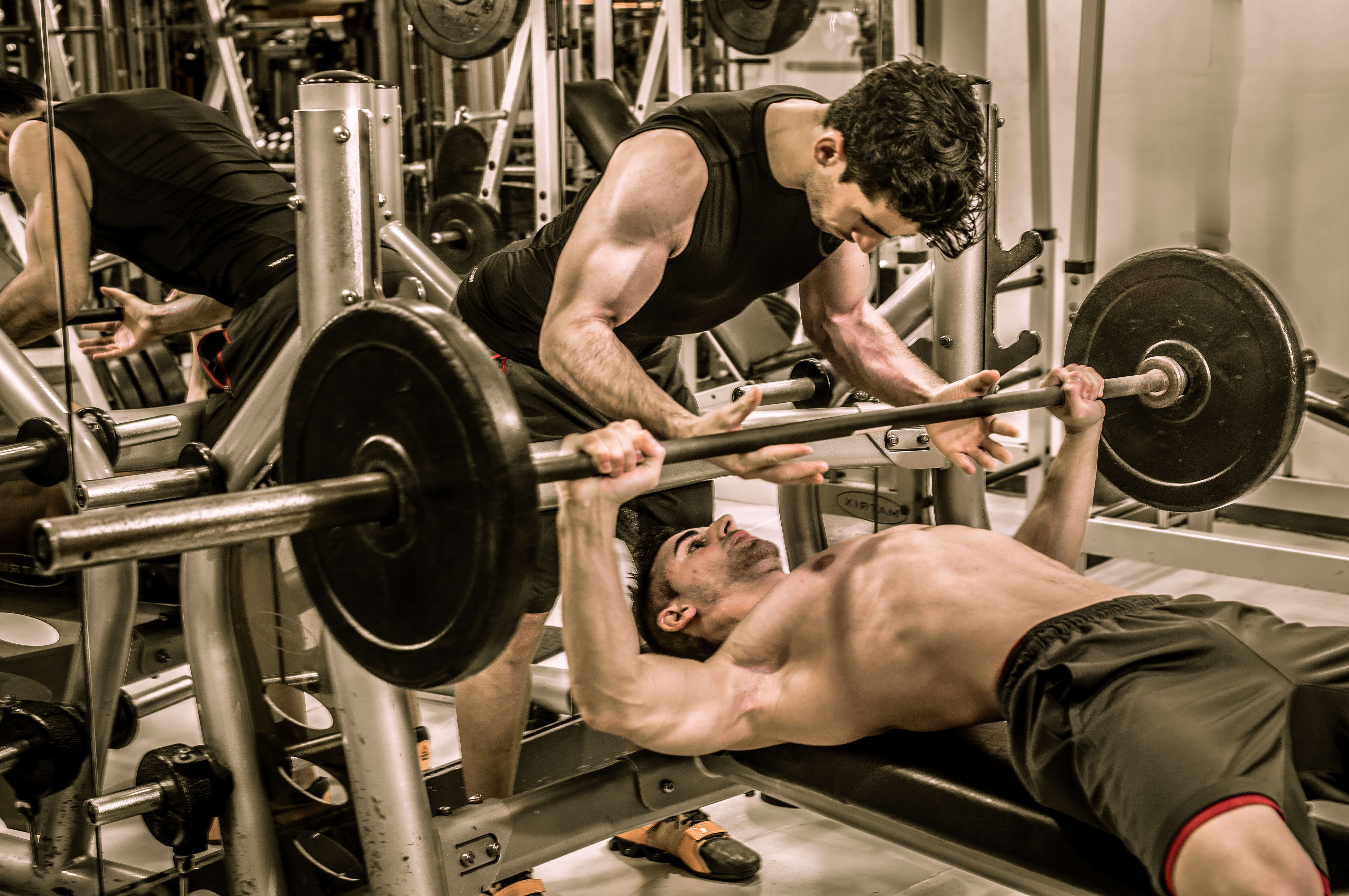 existe il des exercices indispensable en musculation traction couche squat rowing